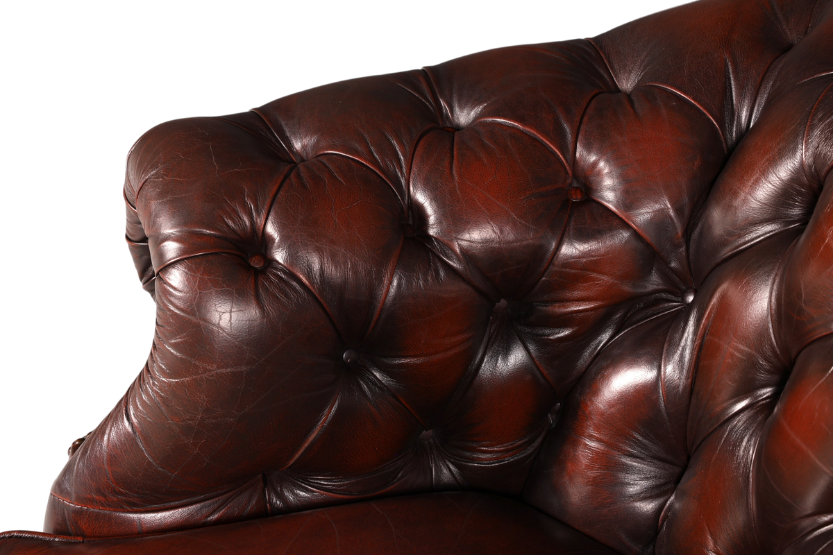 Hauptstadt Möblerei Chesterfield Centurion Sessel aus braunem Echtleder mit klassischer Knopfheftung und Armlehne