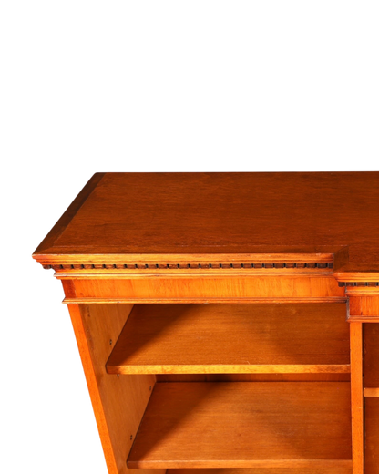 Hauptstadt Möblerei H960 Finish Regal aus warmem braunem Holz mit klassischem Zierleisten-Design