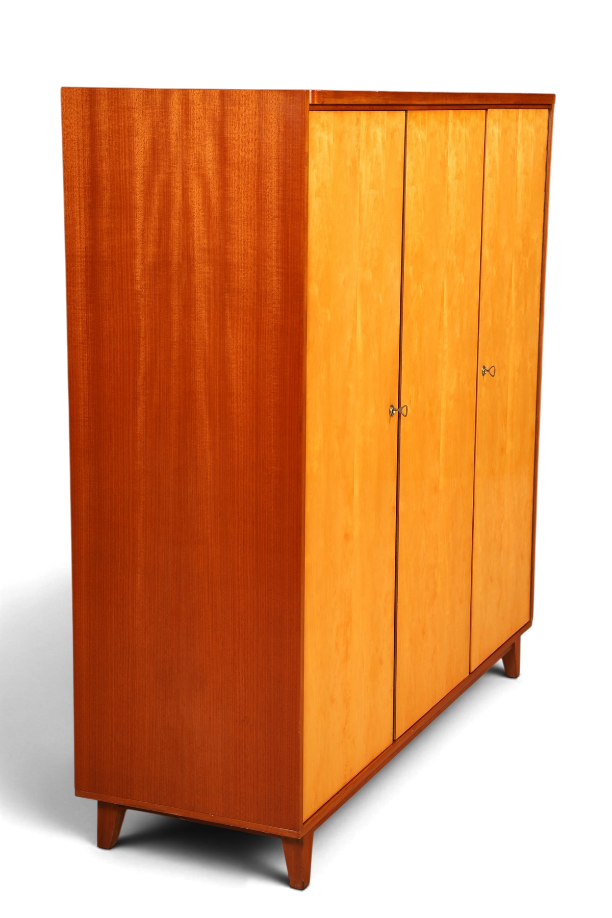 Hauptstadt Möblerei XL Mid Century Kleiderschrank aus massivem Holz mit drei Türen und eleganter Vintage Optik