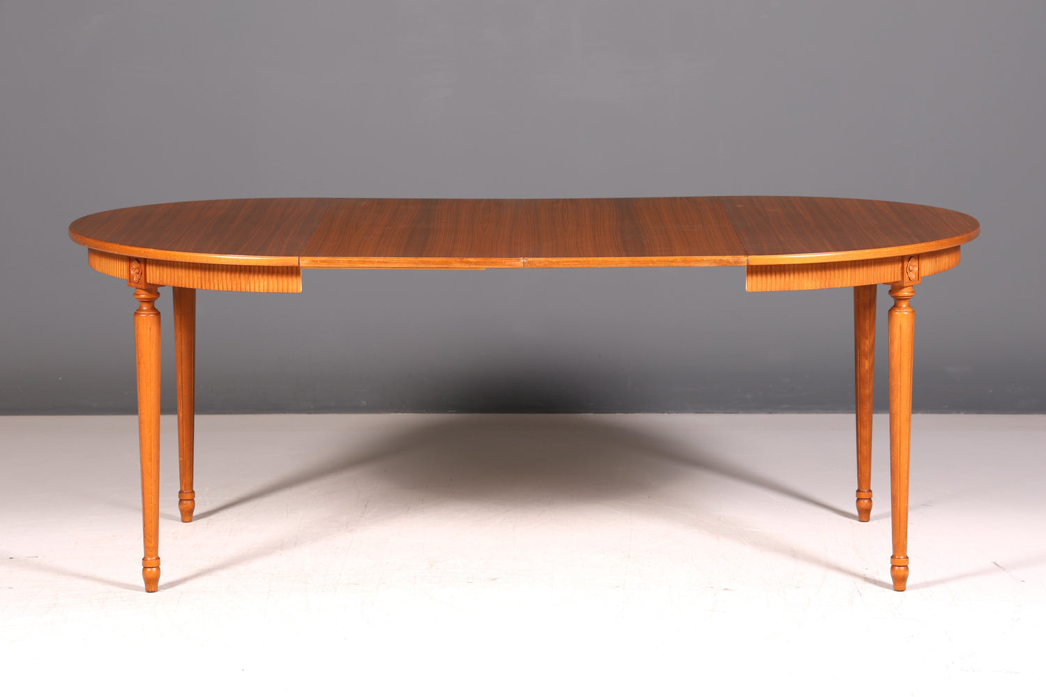 Stilvoller Tisch im Gustavianischen Stil Küchentisch Ausziehbar Antik Stil Esszimmer Tisch Esstisch