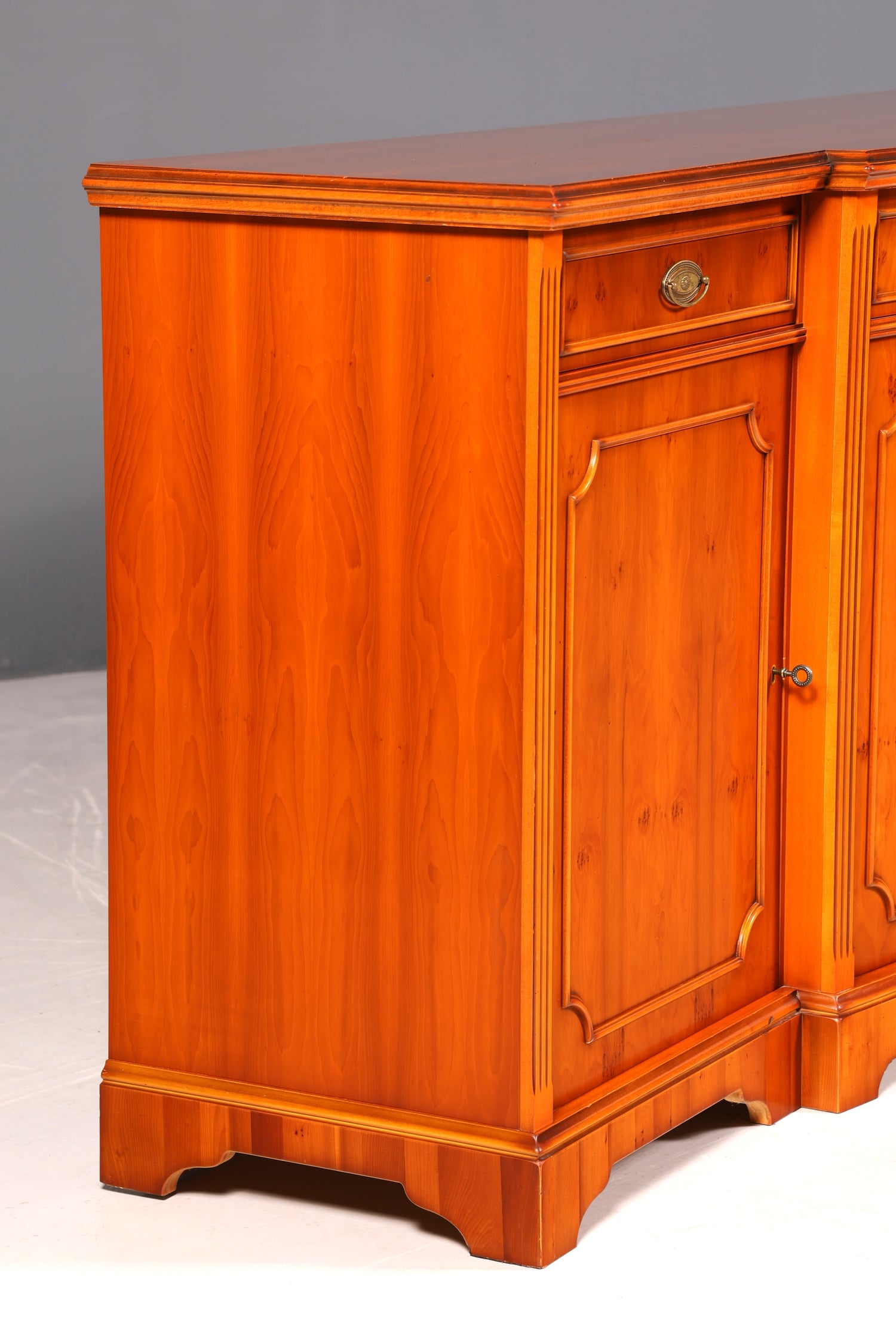 G214 Finish cm Wunderschönes Englisches Sideboard Eibe Schrank Antik Stil Buffetschrank Kommode (Kopie)