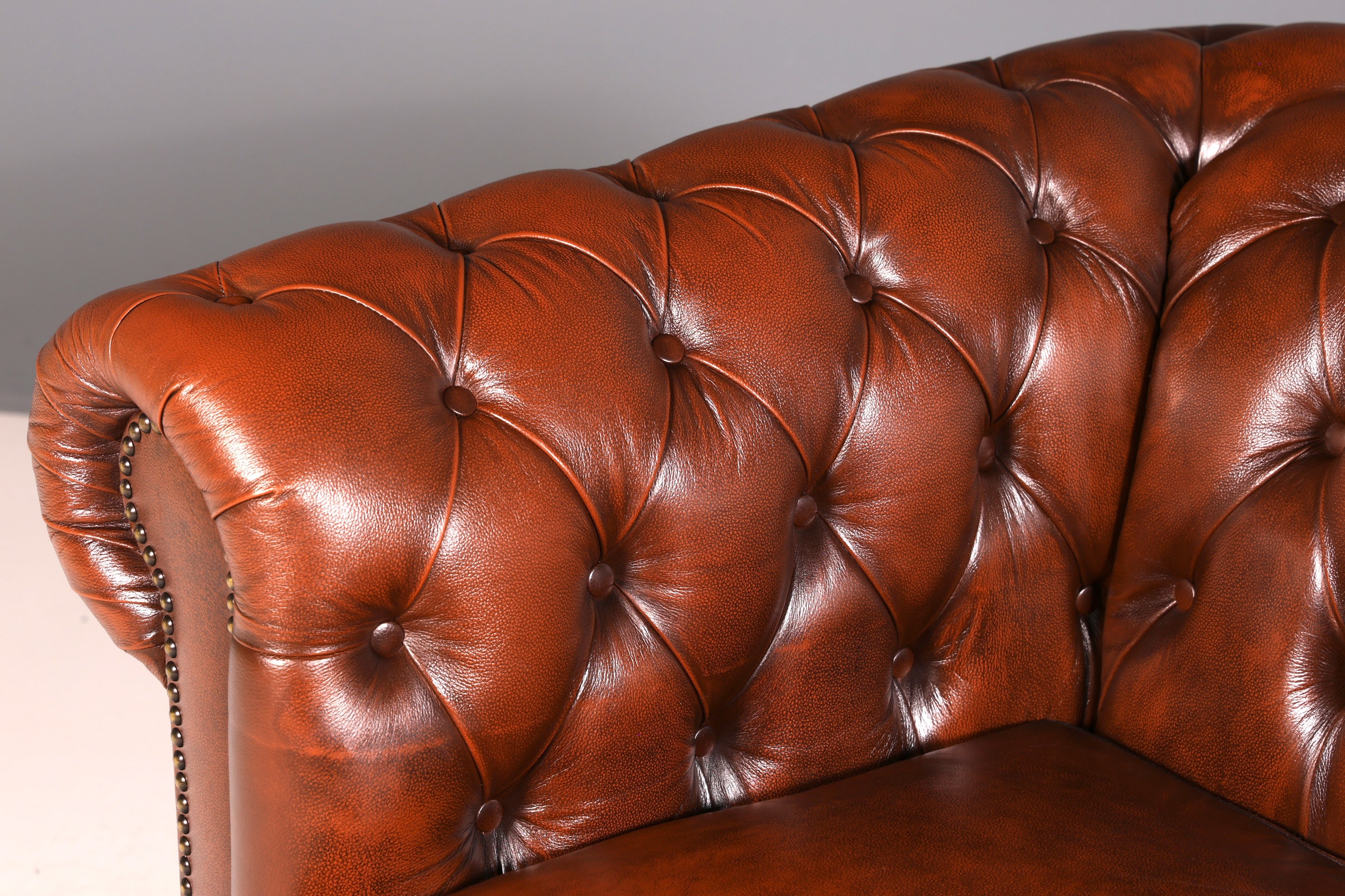 G119 Finish Wunderschönes Original Chesterfield Sofa 3- Sitzer echt Leder Oxblood Couch Englisch