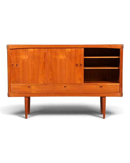 Hauptstadt Möblerei Bramin teak highboard, Danish design mid-century sideboard with sliding doors and three drawers.