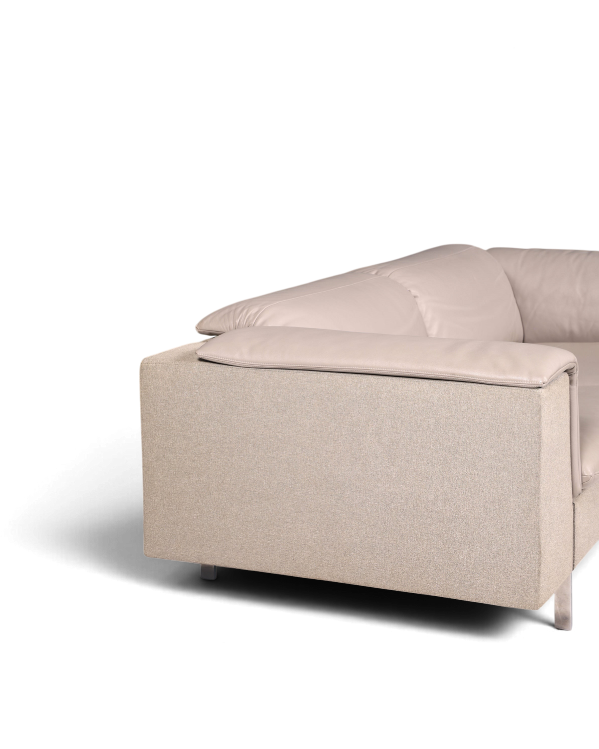 Hauptstadt Möblerei Ligne Roset tasarım gri deri ve kumaş kombinasyonlu modern oturma grubu
