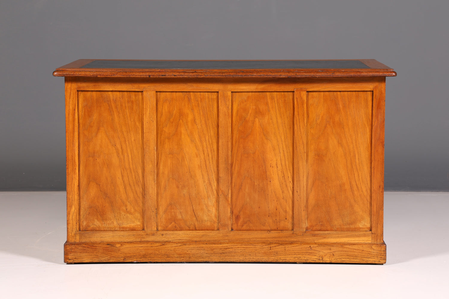 Beautiful Bauhaus-style Art Deco desk, office table, antique vintage oak