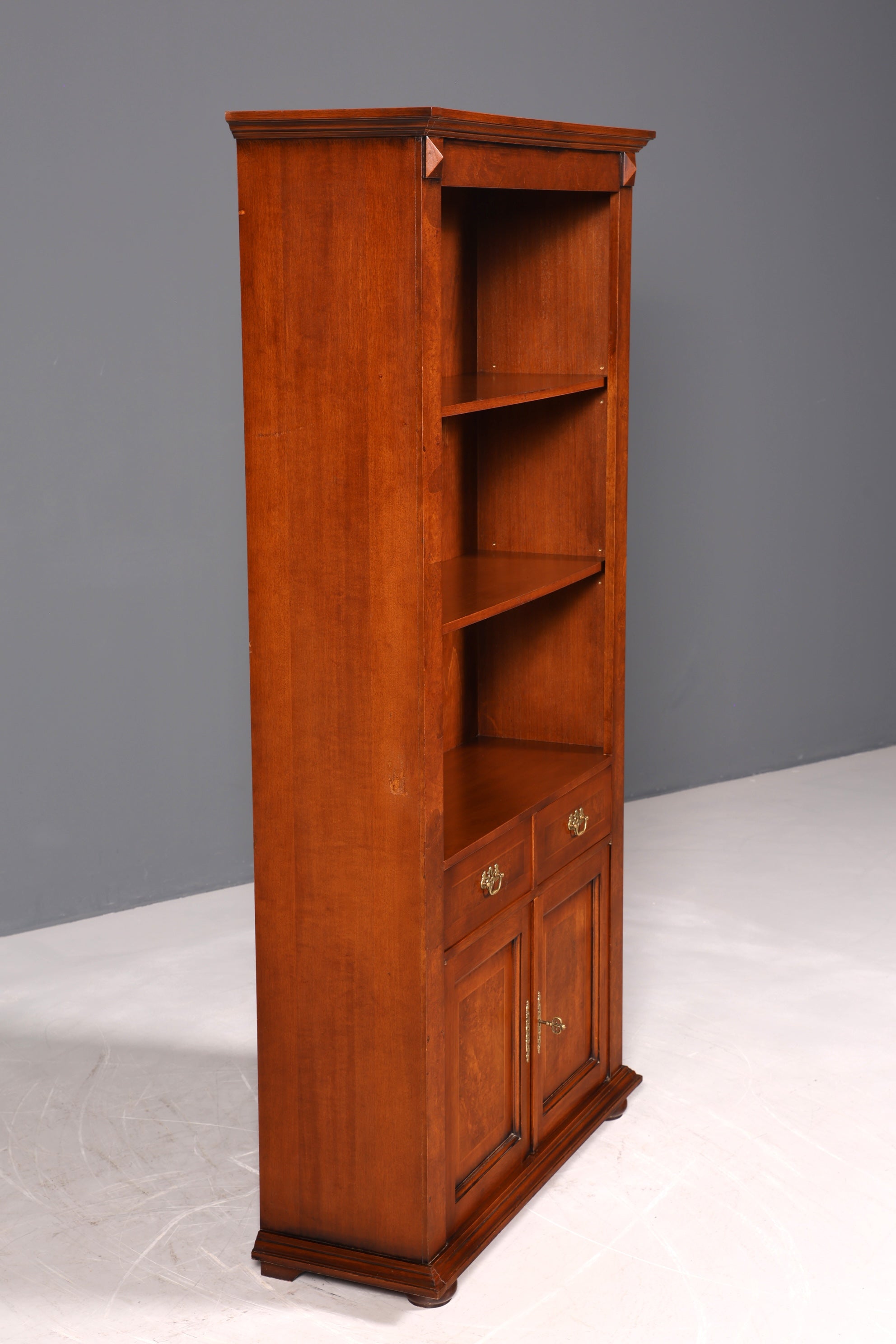 F940 Finish Bücherregal Antik Stil 60s