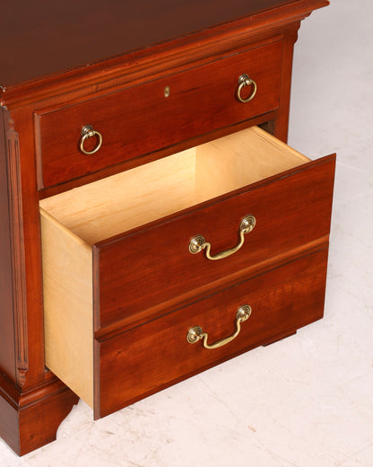 Elegant Drexel Heritage dresser in antique style, bedside table, USA chest of drawers 2 of 2
