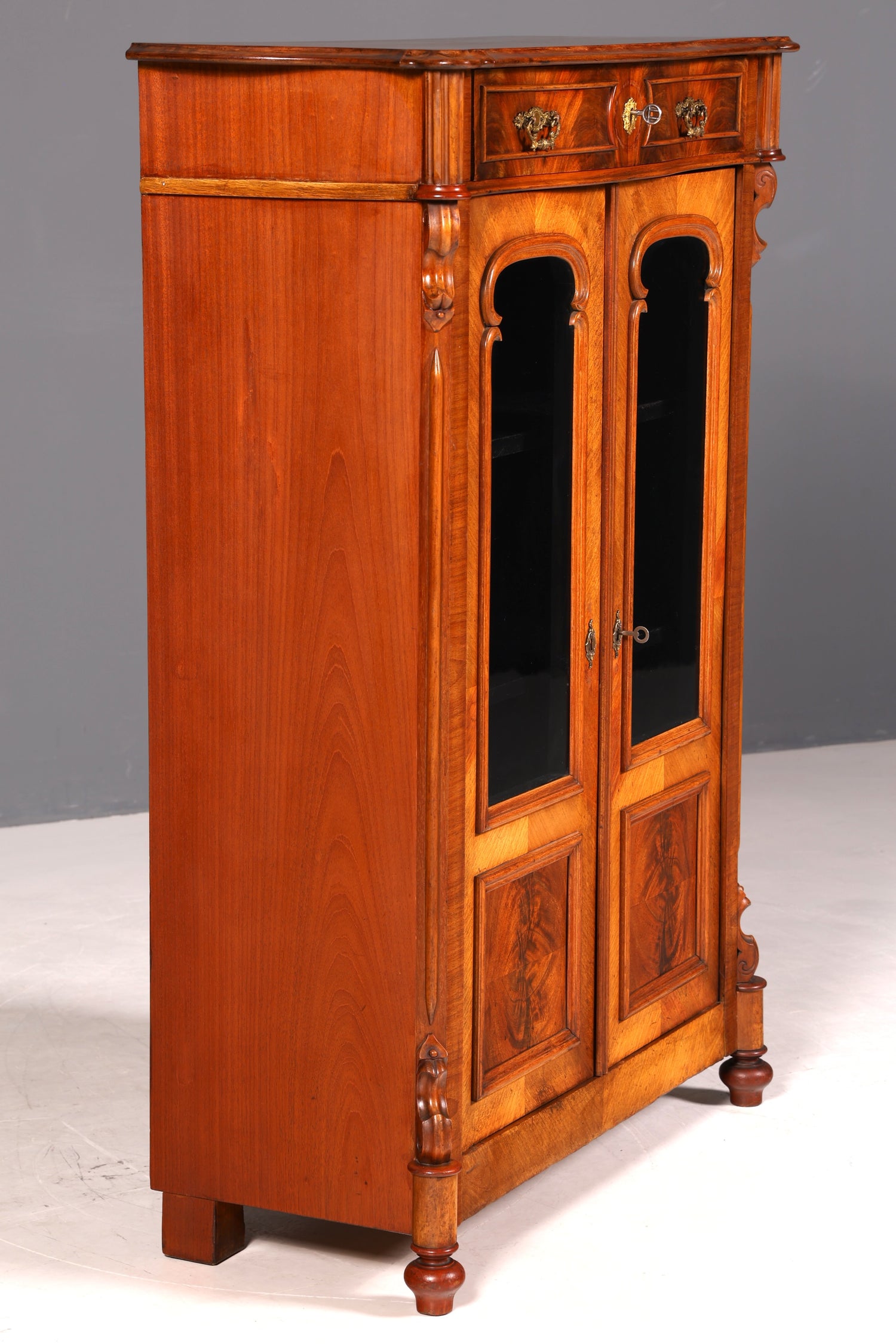 G322 Finish Edler Gründerzeit Vitrine um 1880 Schrank Antik Jugendstil Nussbaum Bücherregal (Kopie)