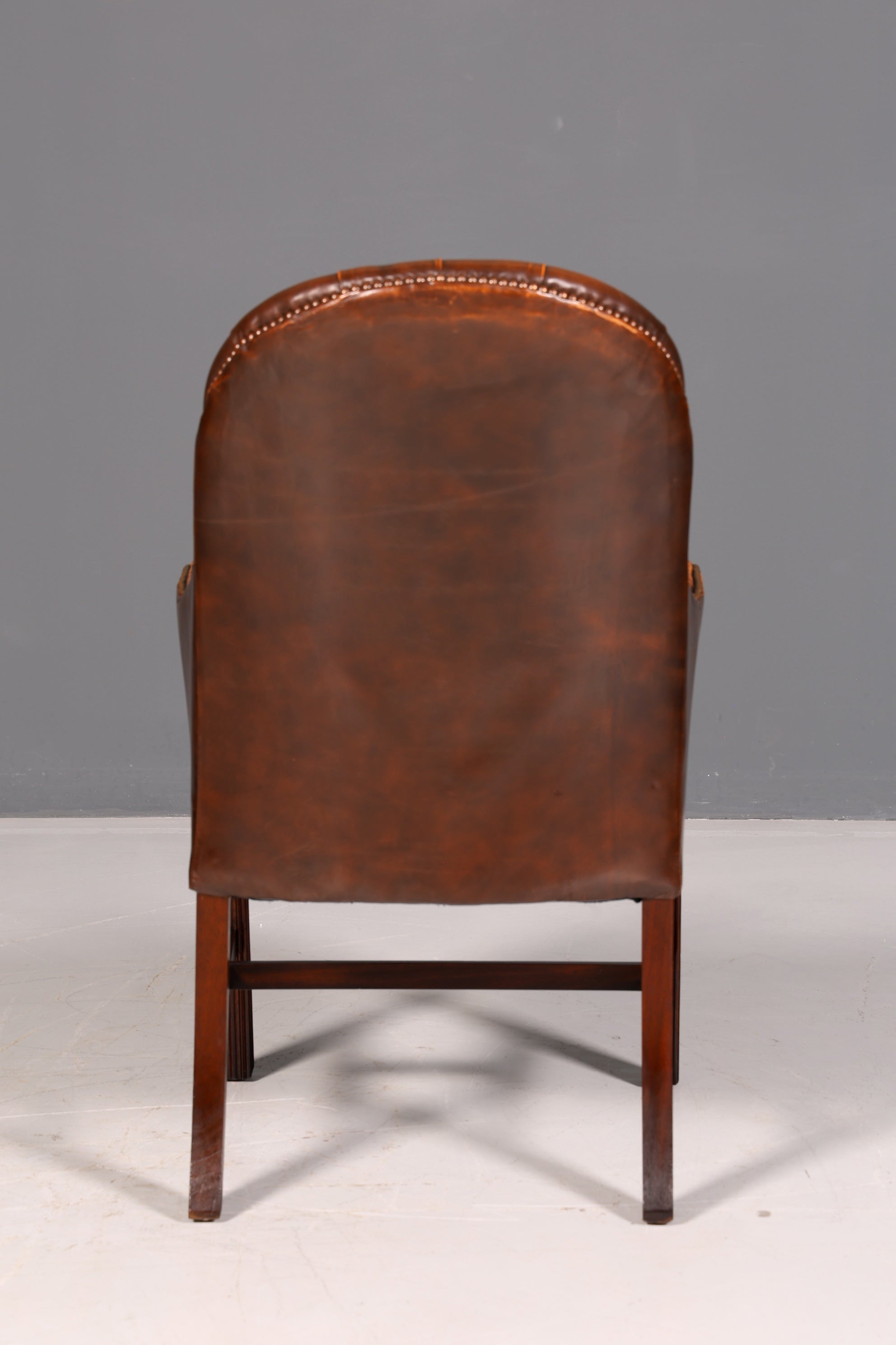 Wunderschöner Original Chesterfield Armlehnstuhl Braun Echt Leder Englisch Herrensessel Schreibtischstuhl Bürostuhl Sekretär Stuhl Antik Vintage