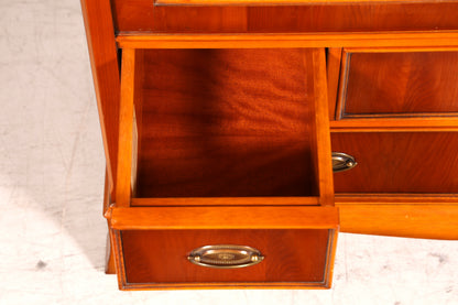 Wunderschöne Original Heldense Vitrine Englische Eibe Bücherschrank Antik Stil Glasvitrine