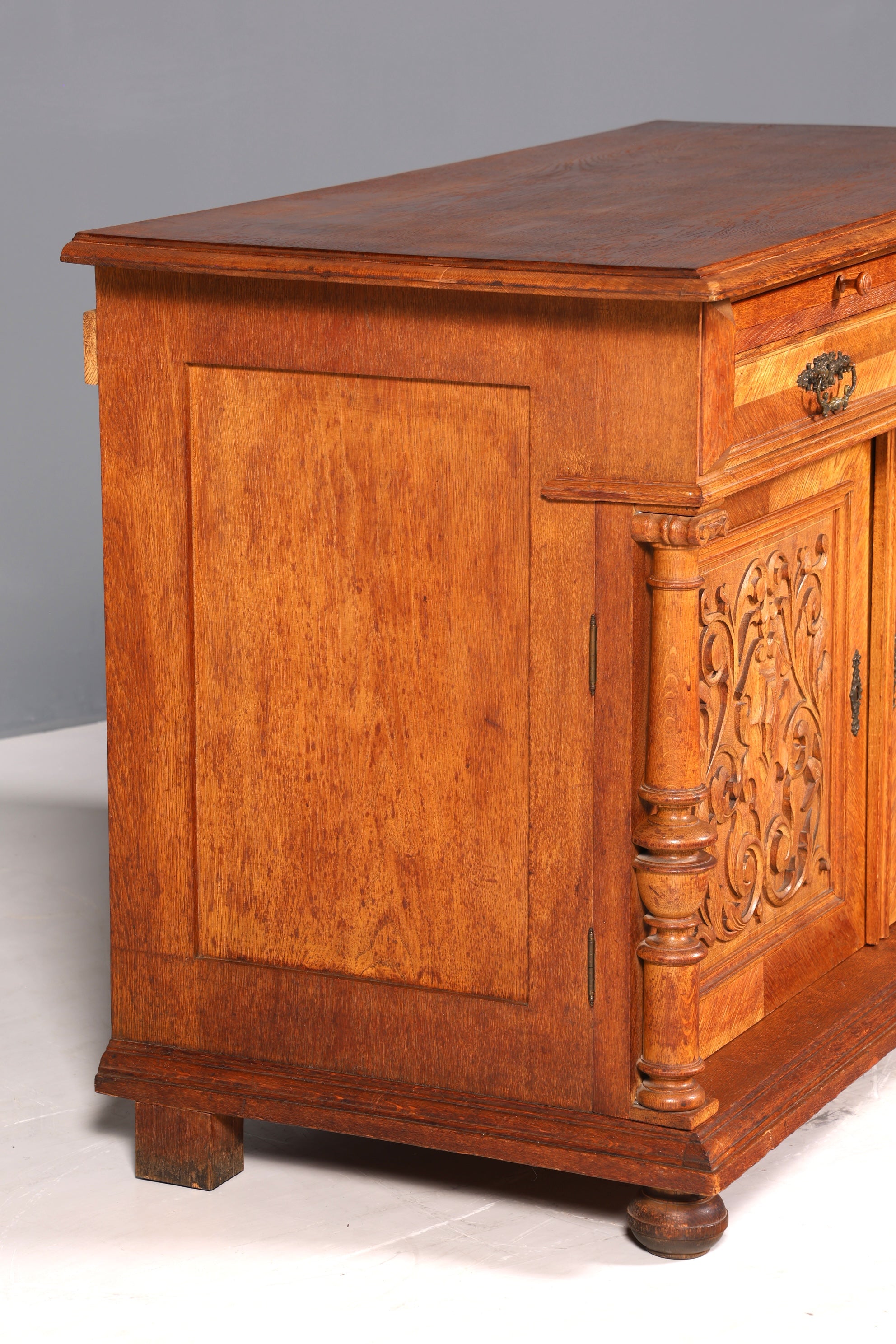 Stylish Gründerzeit sideboard, Louis Philippe oak cabinet/chest of drawers, circa 1880