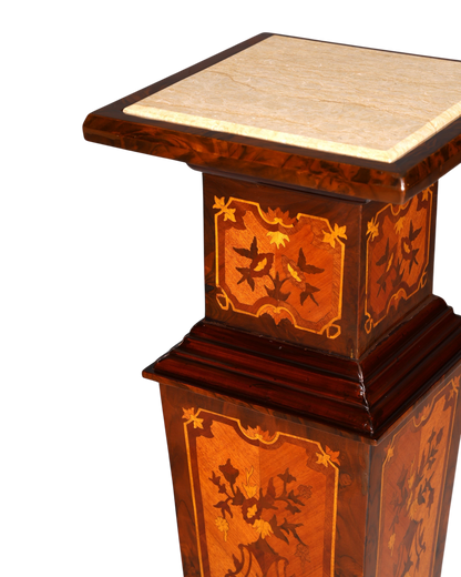 Hauptstadt Möblerei Barock Blumensäule aus Holz mit aufwendiger Intarsienarbeit und heller Marmorplatte