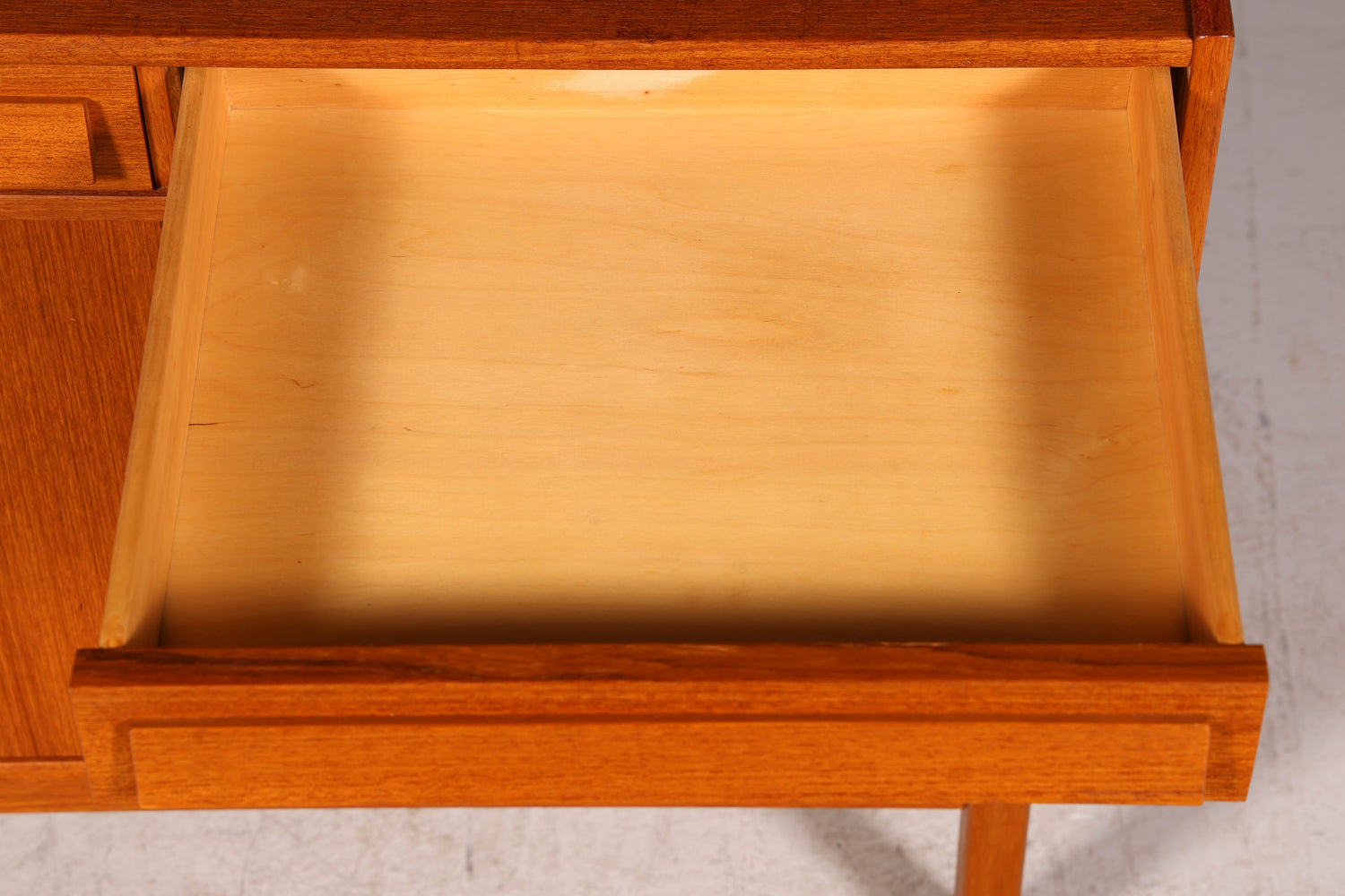 G061 Finish Traumhaftes Mid Century Regal echt Holz Schrank Danish Design Retro Kommode Vintage Bücherregal 60er Jahre