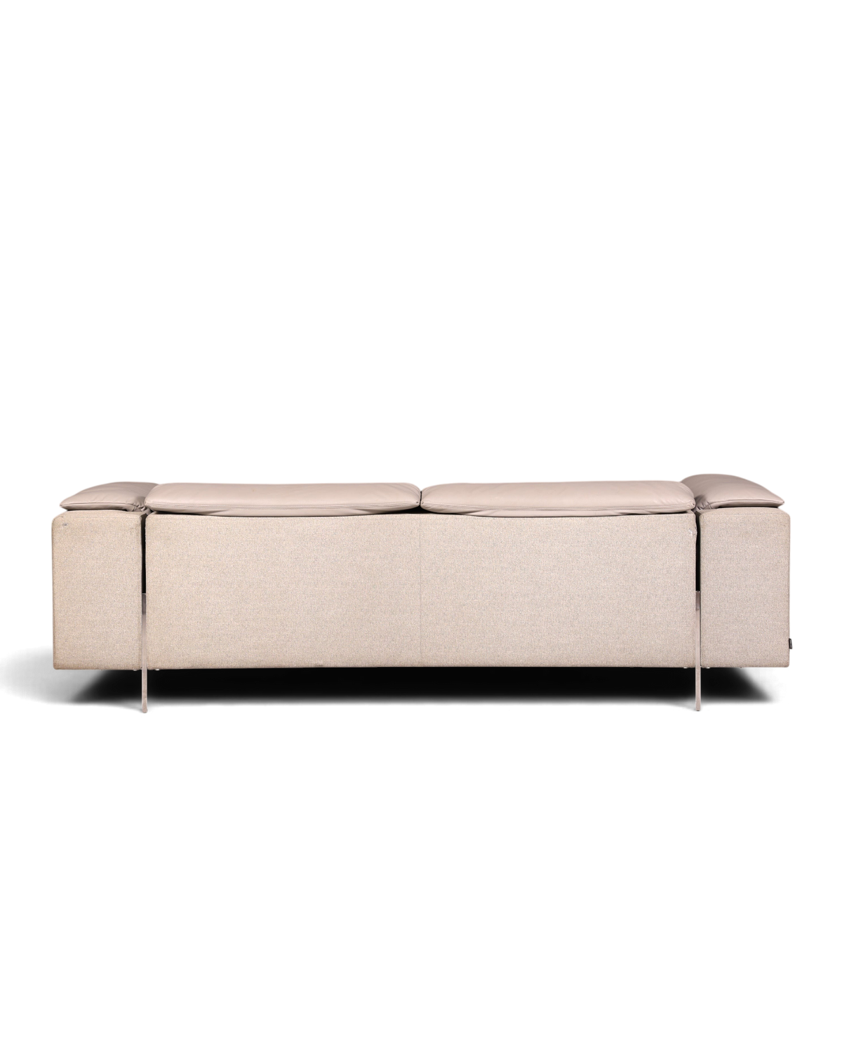 Hauptstadt Möblerei Ligne Roset tasarım gri deri ve kumaş kombinasyonlu modern 2-3 kişilik lüks kanepe