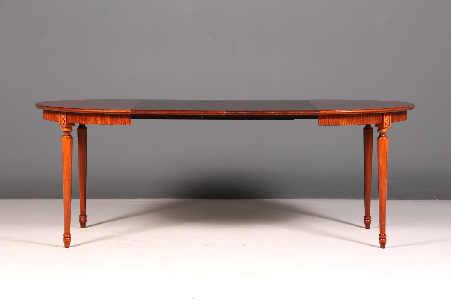 Wunderschöner Tisch im Gustavianischen Stil Küchentisch ausziehbar Esszimmer Tisch Rund Vintage