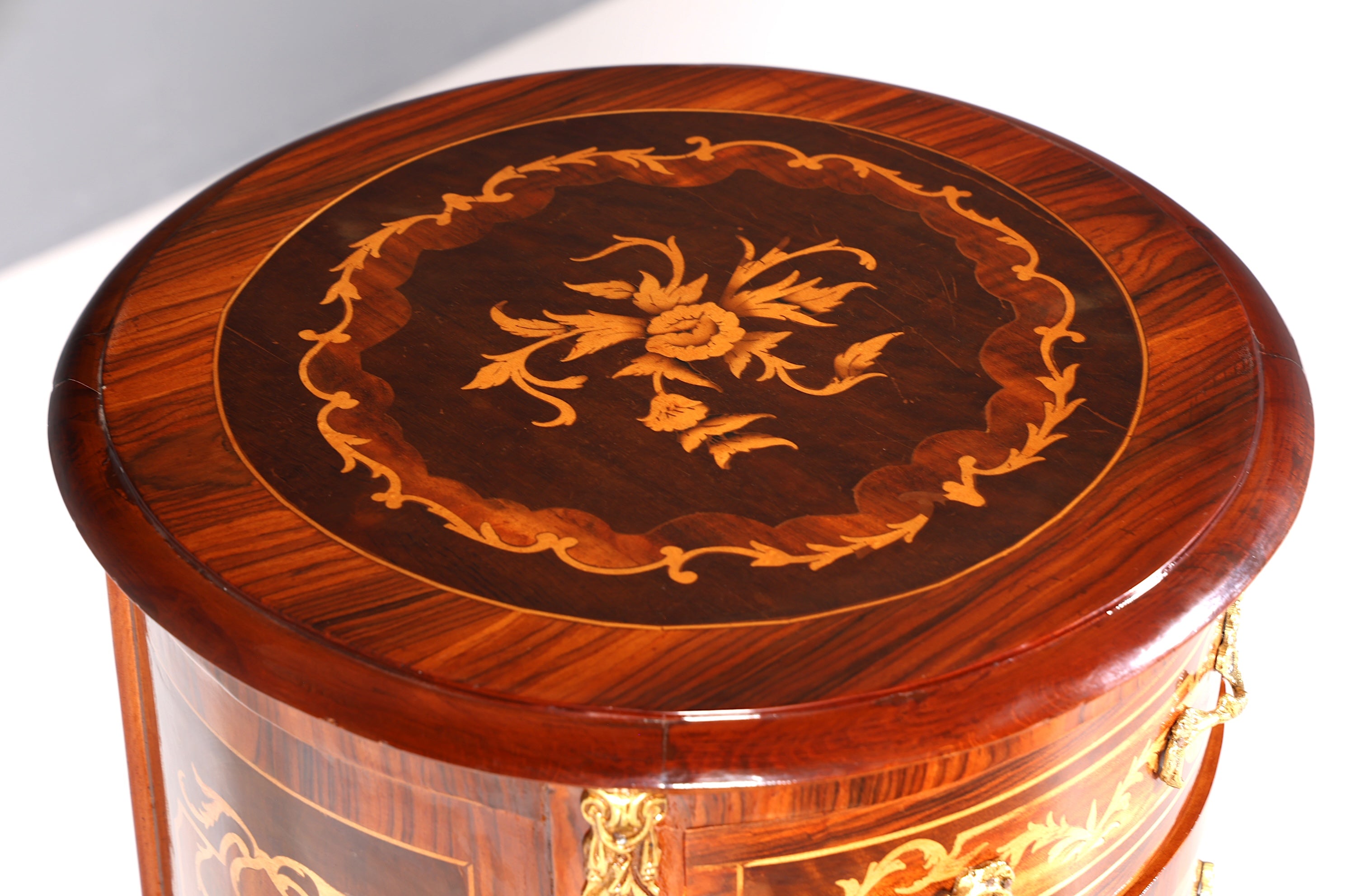 Dreamy Baroque style chest of drawers, vertico, drawer chest with inlaid details, 7 drawers