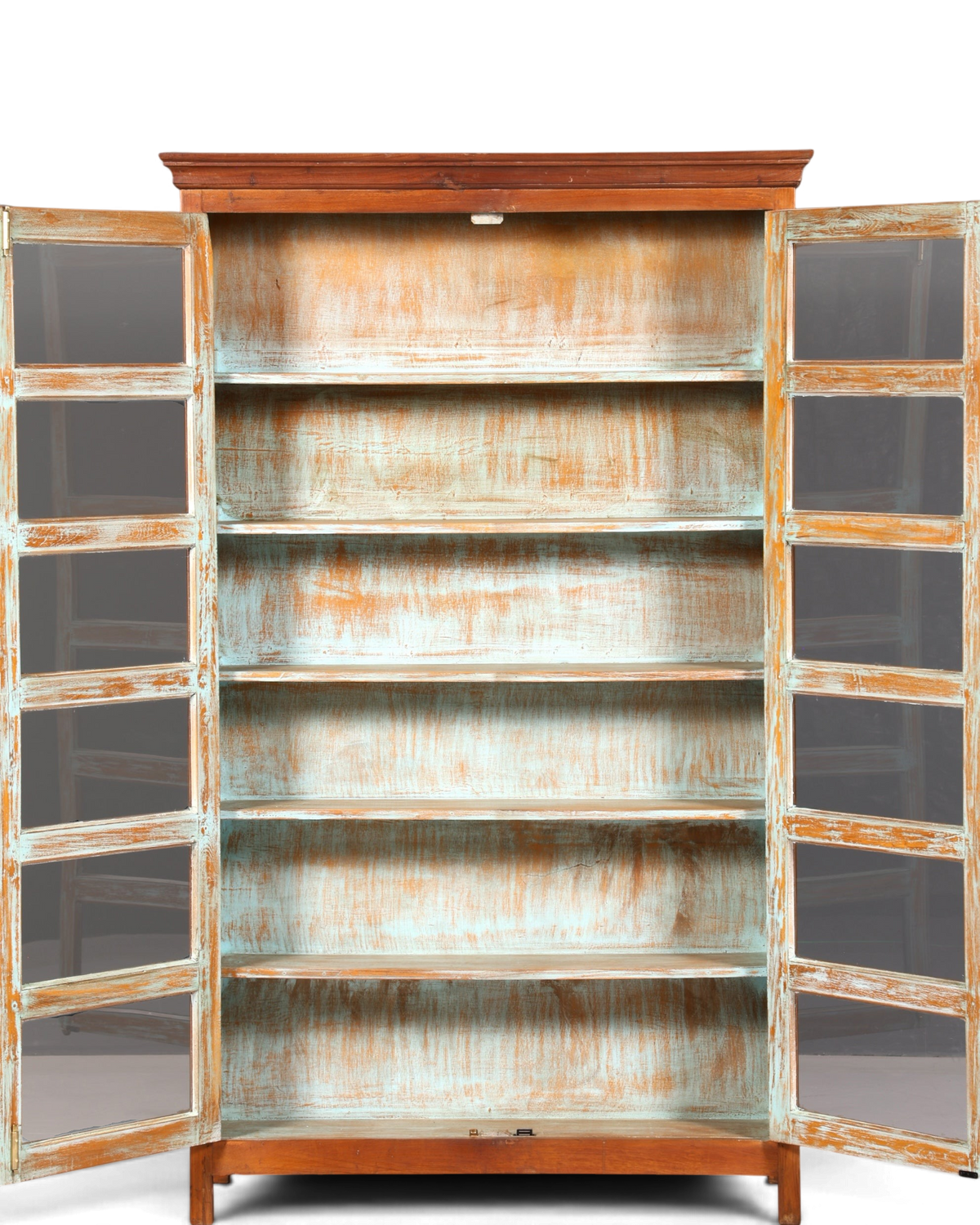 Hauptstadt Möblerei Vitrine aus massivem Holz im Kolonialstil mit verglasten Türen und Vintage-Optik in Hellblau