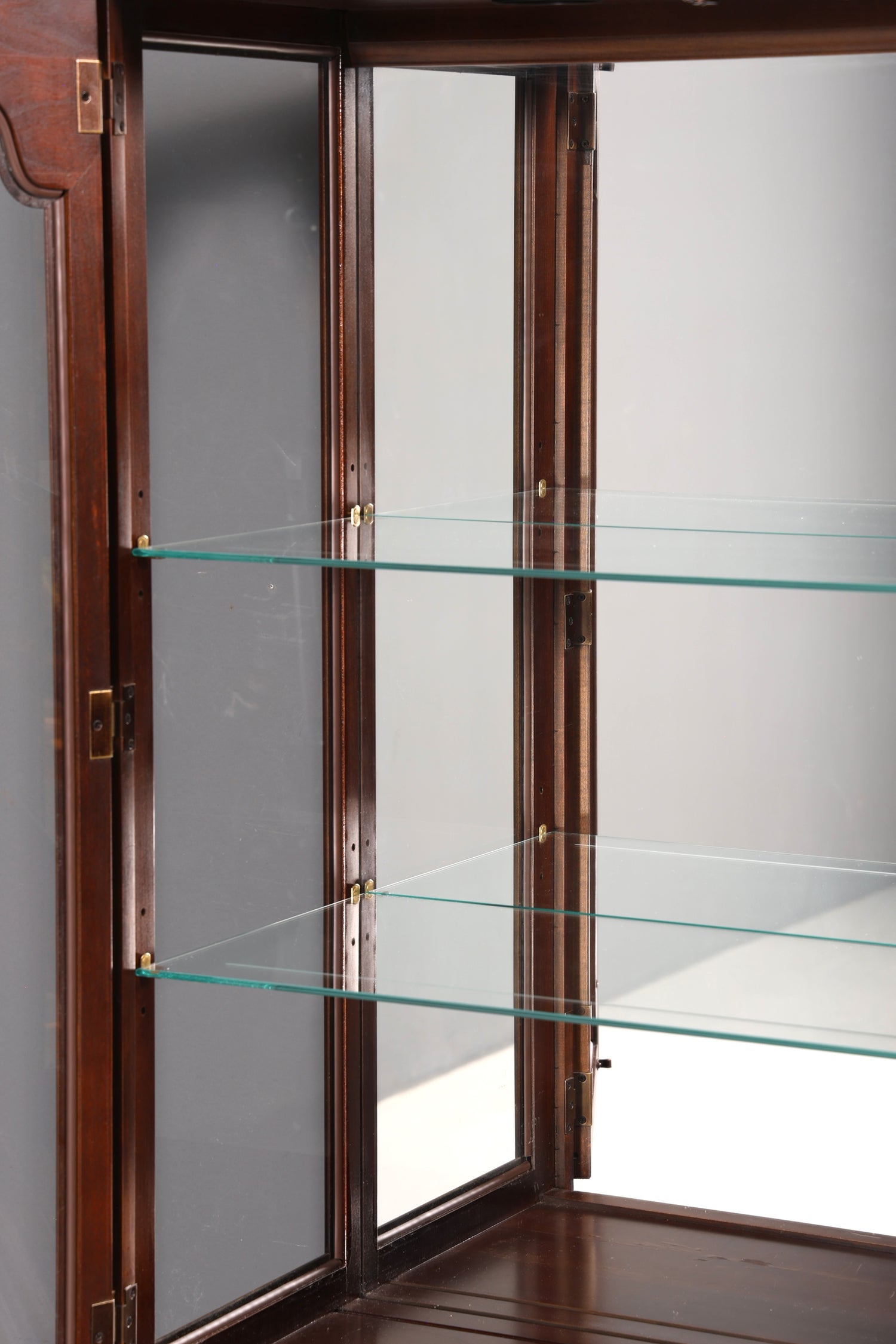 Wunderschöne Original Drexel Heritage Vitrine Bücherschrank USA Antik Schrank Buffet Regal Glasvitrine Massiv Holz Vintage