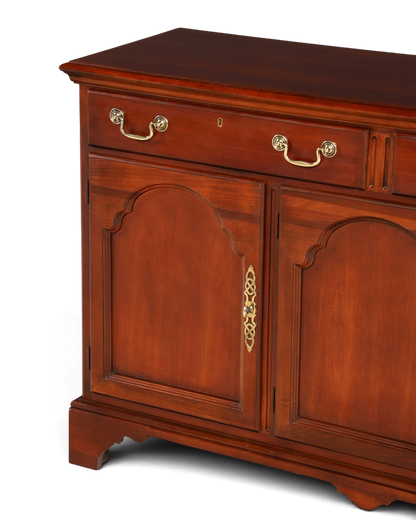 Hauptstadt Möblerei Drexel Heritage Sideboard aus dunklem Holz im Antik-Stil mit Messingbeschlägen und Schubladen