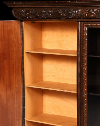 Hauptstadt Möblerei Neorenaissance Bücherschrank aus dunklem Echtholz mit aufwendigen Schnitzereien und offenen Fächern