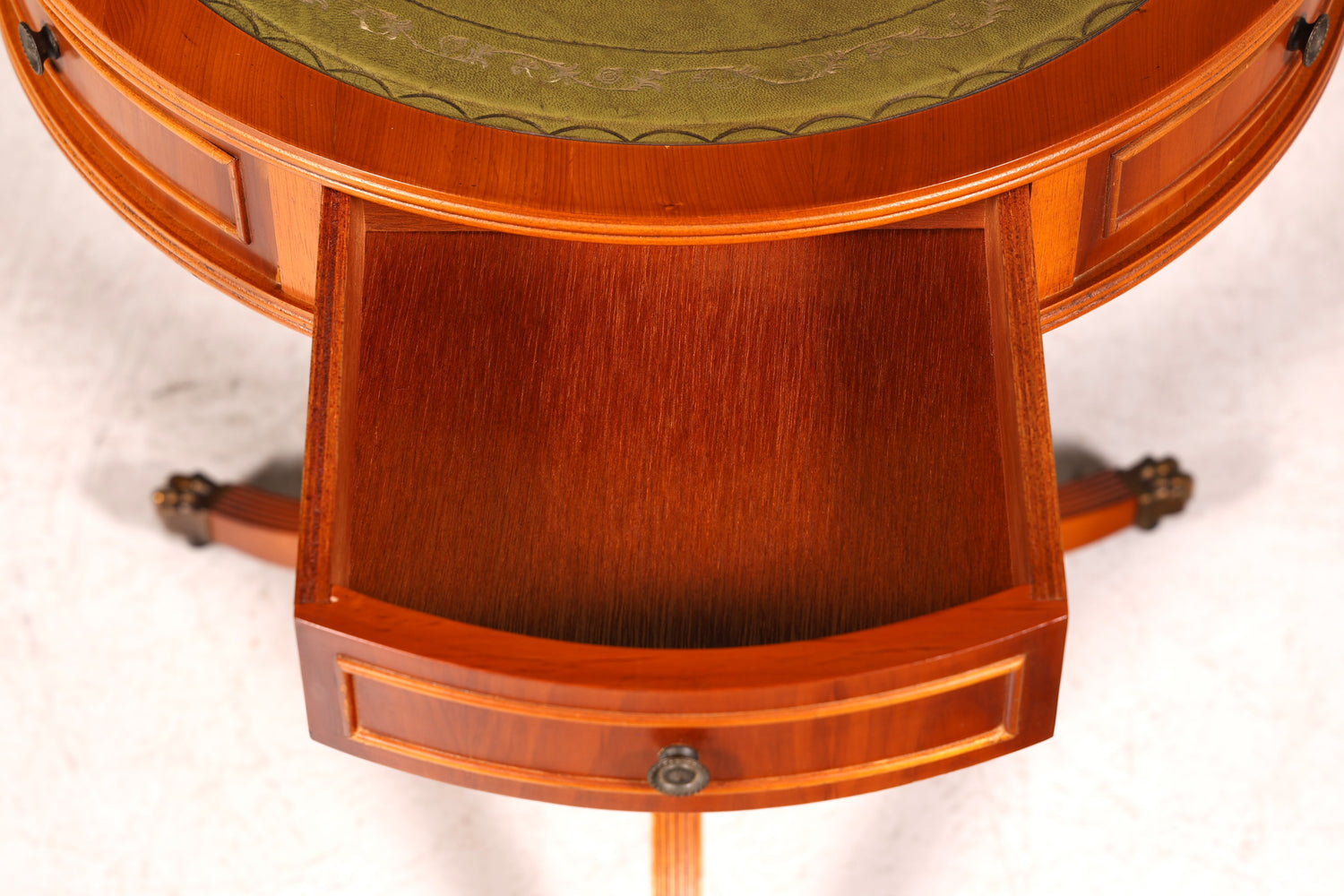 G049 Finish Traumhafter Englischer Tisch Couchtisch Englisch Antik Stil Ablagetisch Regency Stil Beistelltisch