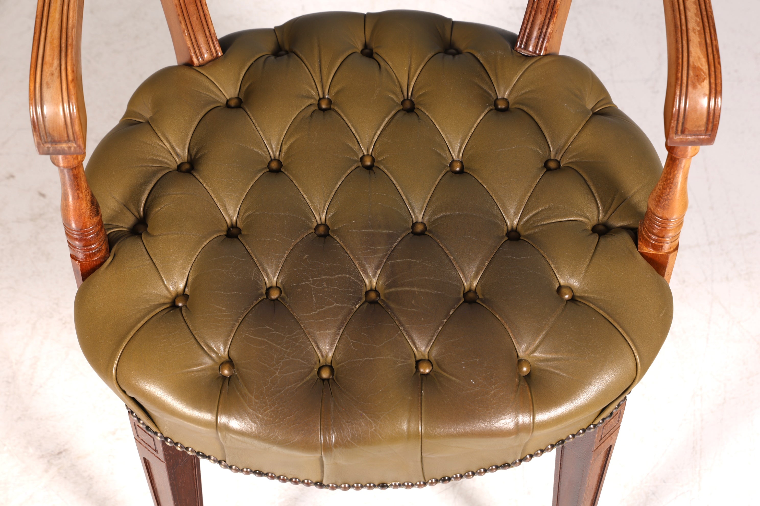 Wunderschöner Chesterfield Armlehnstuhl Anno Dom Sekretär Stuhl Englisch echt Leder Küchenstuhl 1 von 2