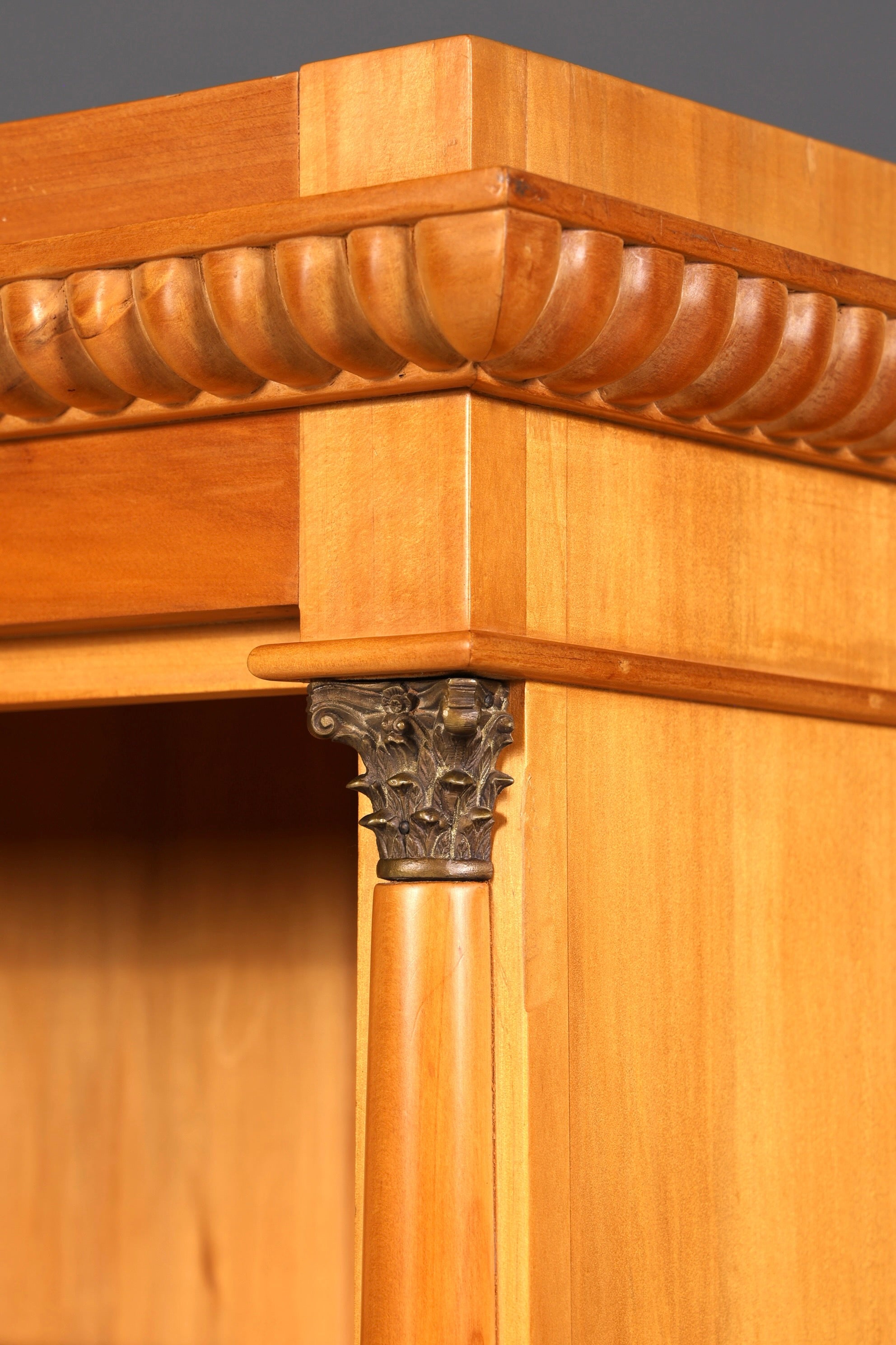 Traumhaftes Regal im Biedermeier Stil Antik Bücherregal Weichholz Buchablage