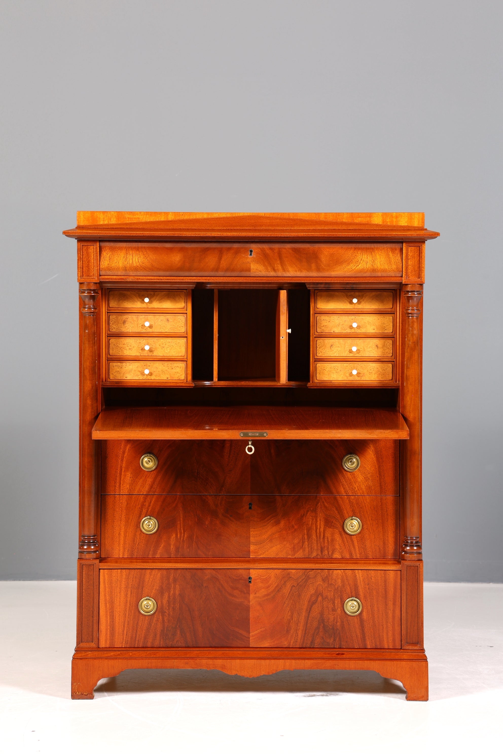 Stilvoller Sekretär im Biedermeier Stil Englisch Kommode Antik Bürokommode