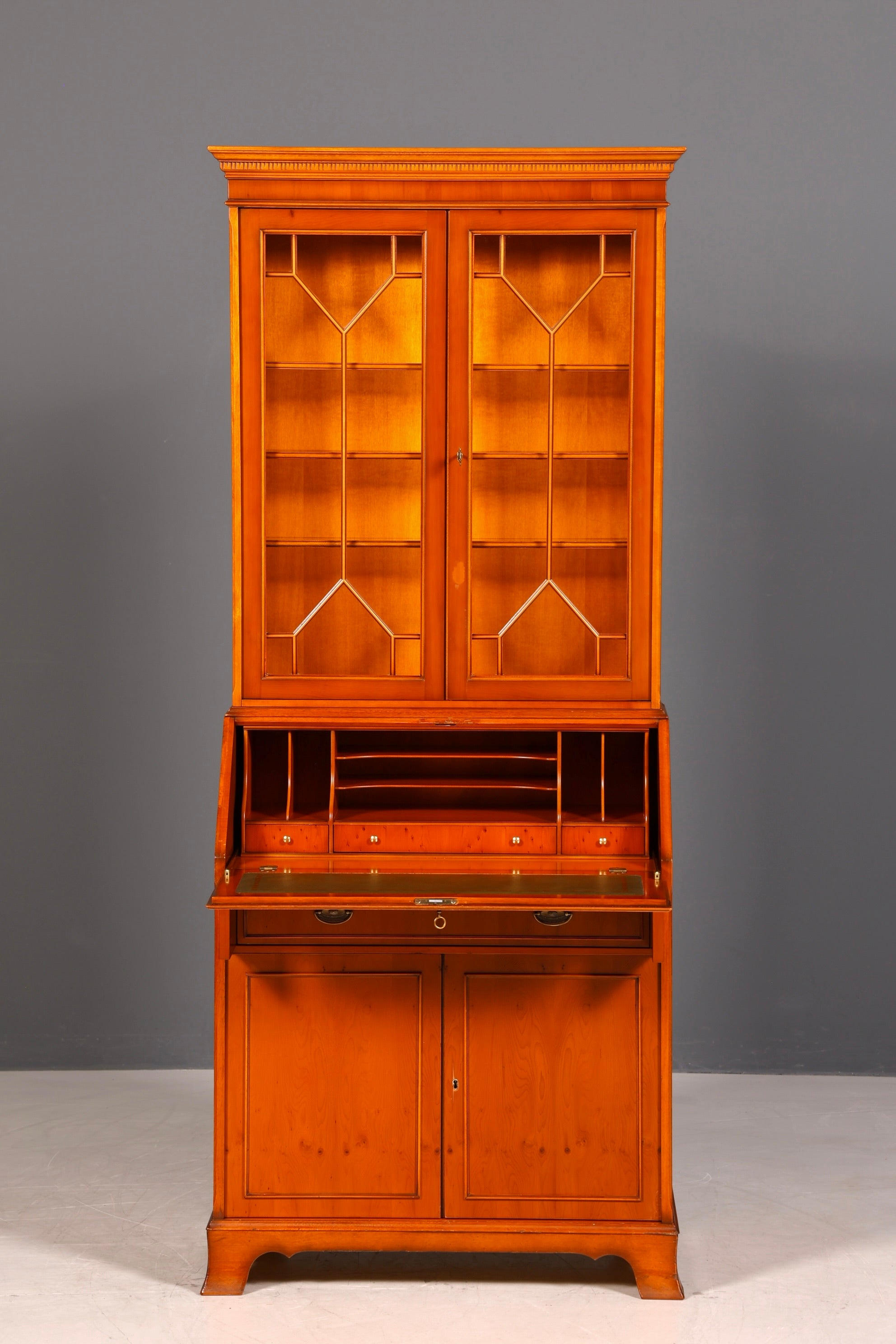 G581 Finish Stilvoller Englischer Sekretär Original Heldense Büro Aufsatzsekretär Eibe Antik 60S Vitrinen Schrank UK (Kopie)