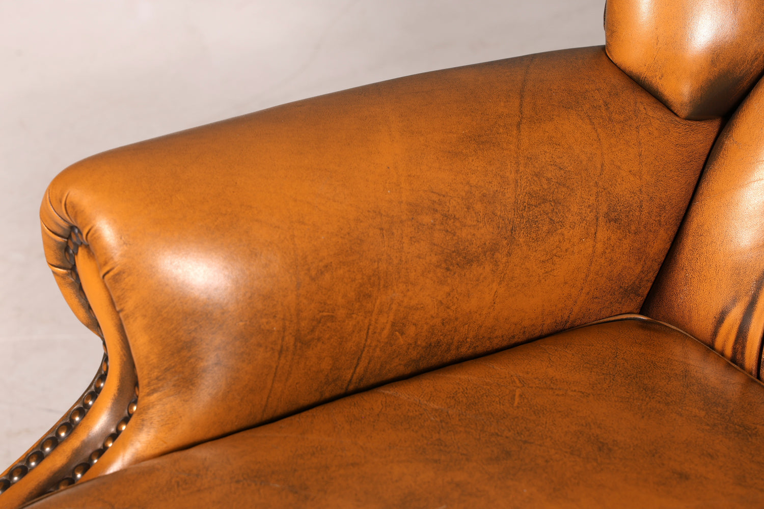 Beautiful original Chesterfield wingback armchair, English genuine leather gentleman’s chair, recliner with reclining function, vintage