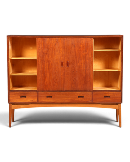 Hauptstadt Möblerei Mid Century Highboard aus Teakholz im Danish Design mit offenen Regalen und Schubladen