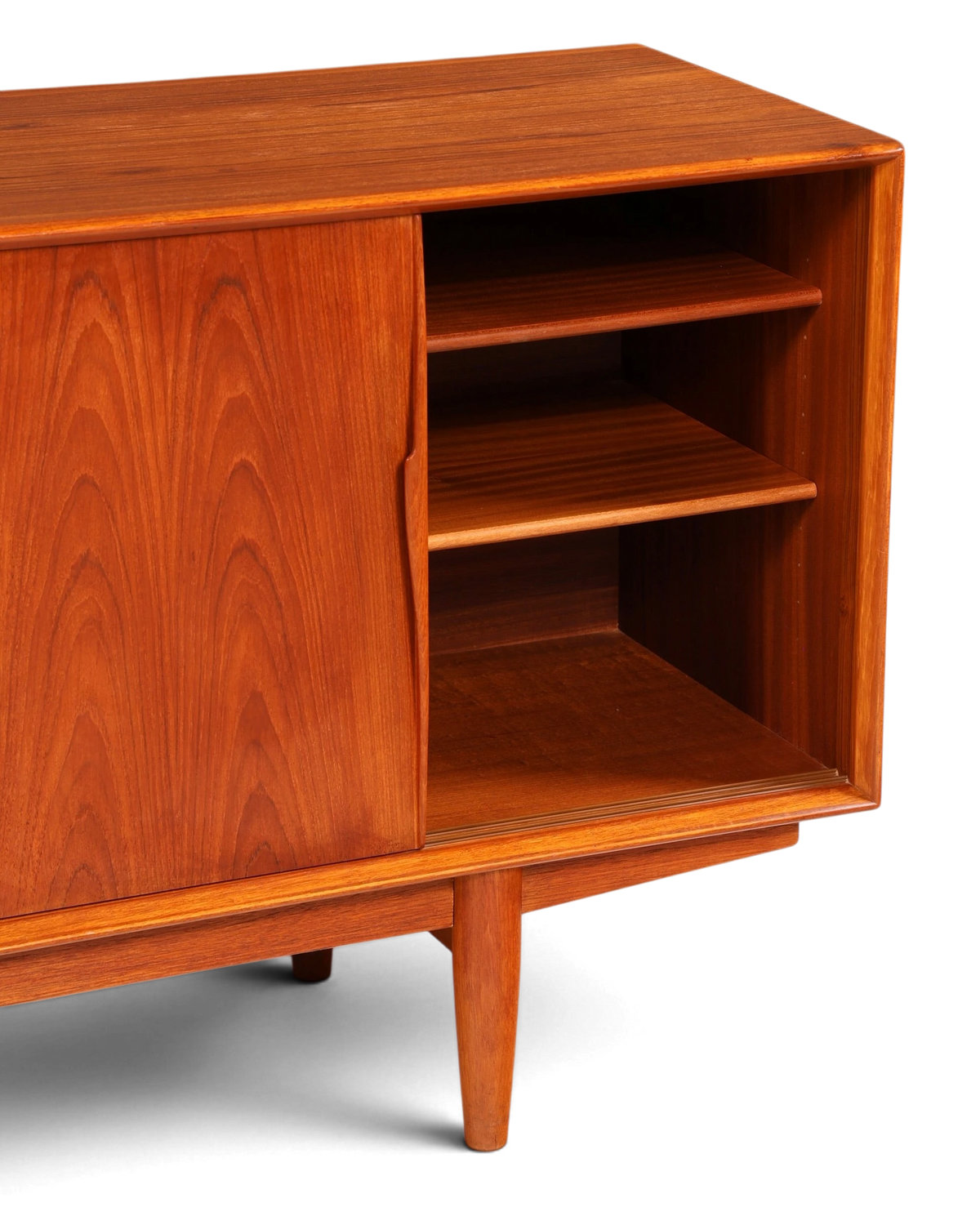 Hauptstadt Möblerei Dyrlund Mid Century Sideboard aus Teakholz mit Schiebetüren und verstellbaren Regalböden