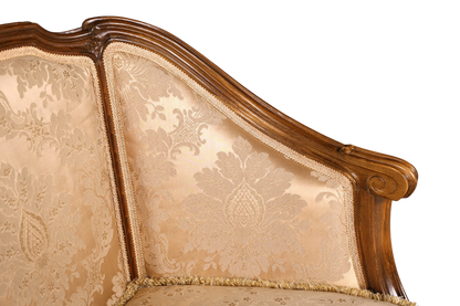 Hauptstadt Möblerei Chippendale Armlehnsessel im Barock Stil mit beigem gemustertem Samtbezug und Holzrahmen