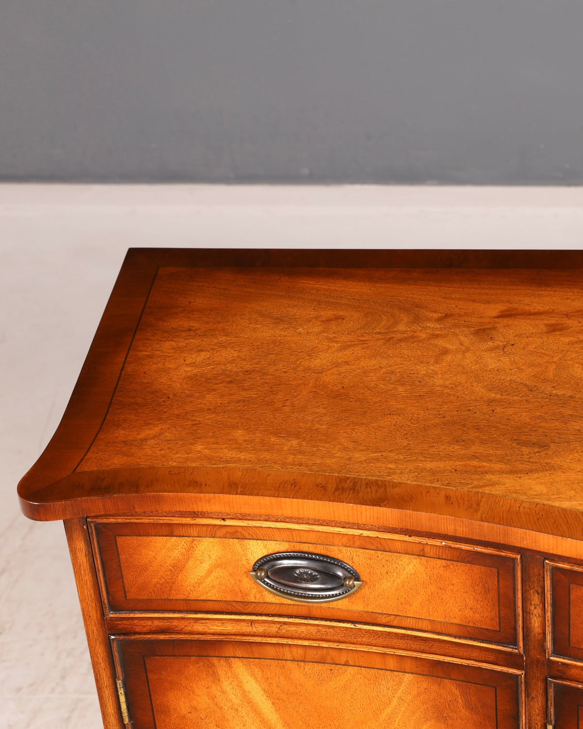 Wunderschönes Bevan Funnell Englisches Sideboard Reprodux Buffetschrank Kommode Anrichte