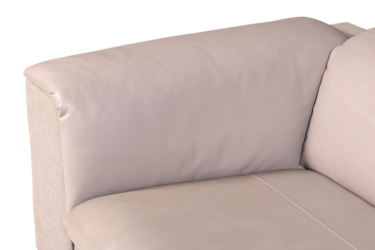 Hauptstadt Möblerei Ligne Roset tasarım gri deri ve kumaş koltuk detayı