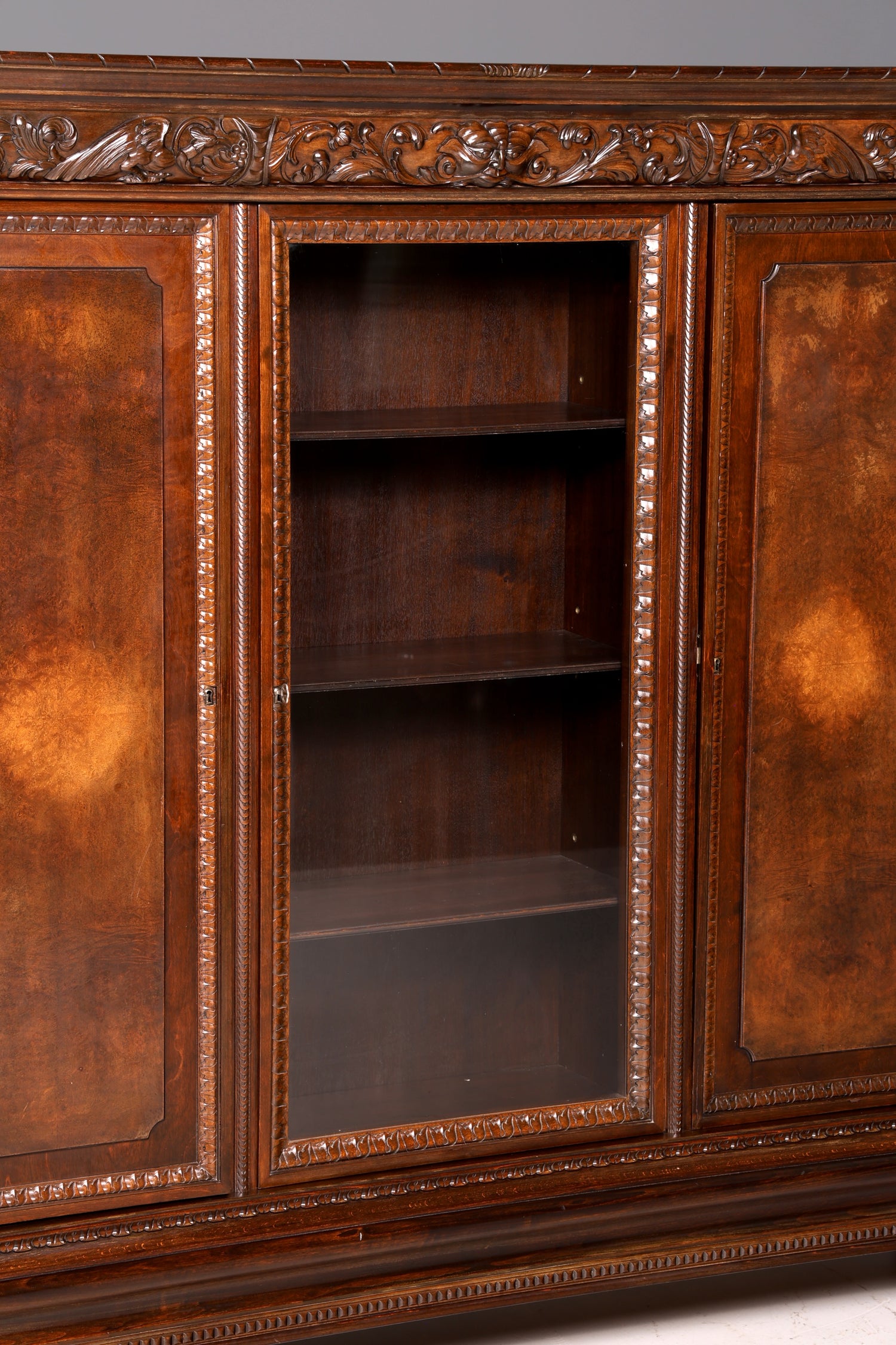 Wunderschöner Neorenaissance Bücherschrank Antik Vitrine Herrenzimmer Gründerzeit Schrank Regal Vintage