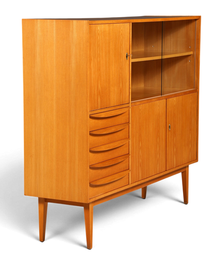 Hauptstadt Möblerei Hellerau Vitrine Modell 602 von Franz Ehrlich aus Holz im Mid-Century-Design mit Glasschiebetüren