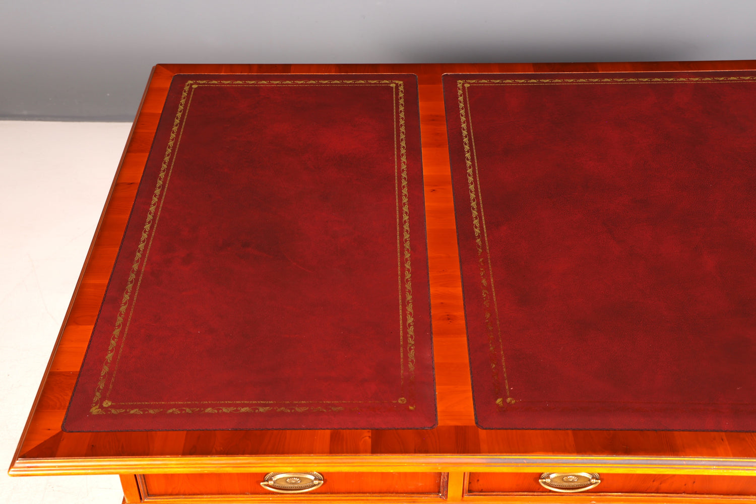 G721 Finish cm HELDENSE Wunderschöner Englischer Schreibtisch Englisch Eibe Desk Leder Auflage Antik Stil Bürotisch Office Desk (Kopie)