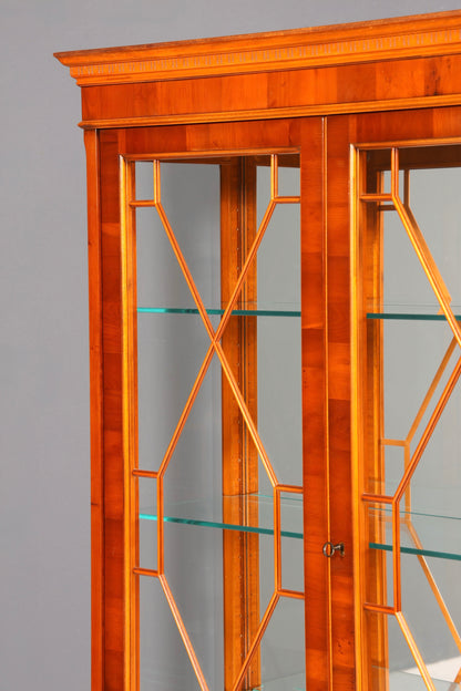 Wunderschöne Original Heldense Vitrine Englische Eibe Bücherschrank Antik Stil Glasvitrine