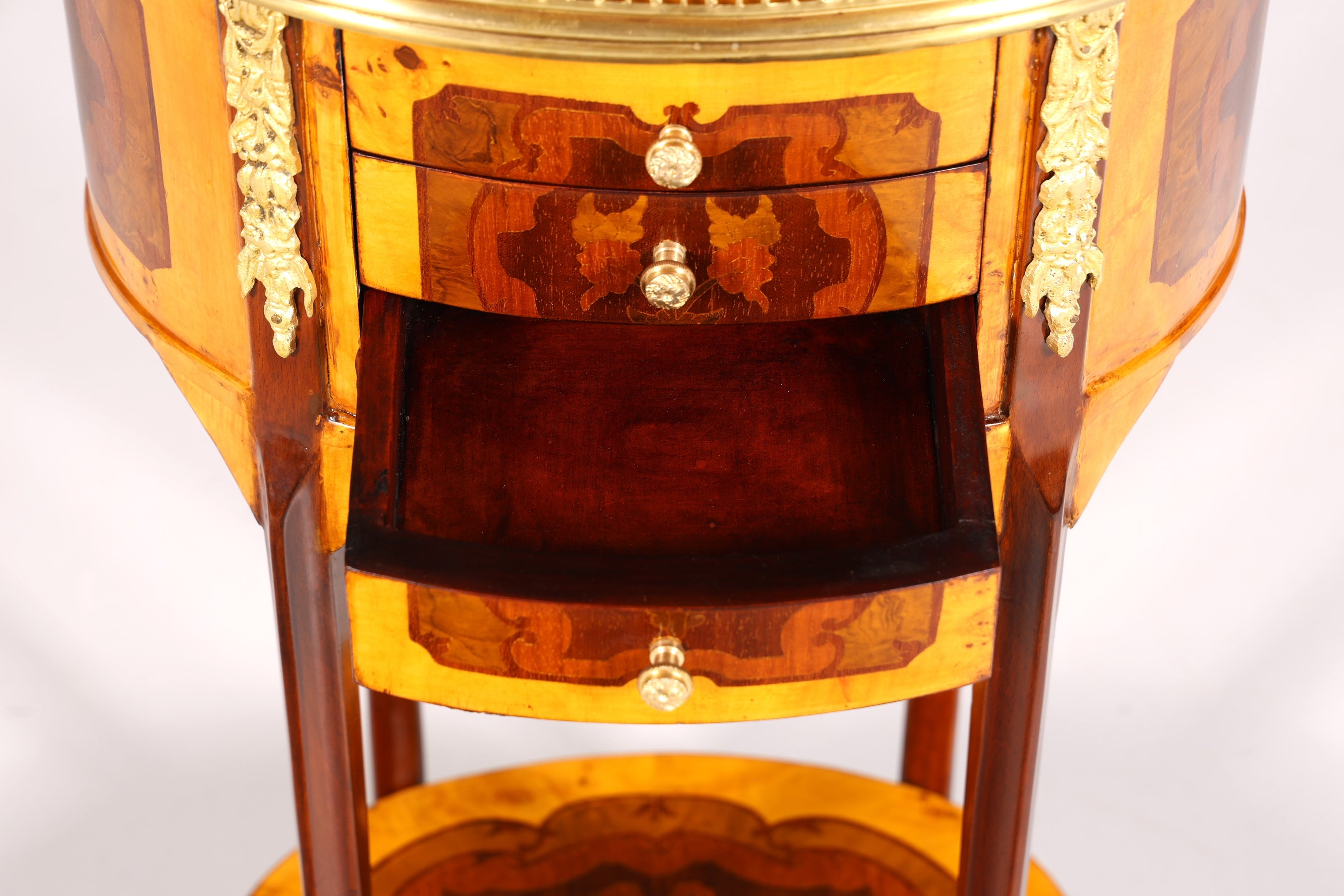 Traumhafter Barock Louis XV Stil Beistelltisch Ablagetisch massiv Kommode Antik Stil