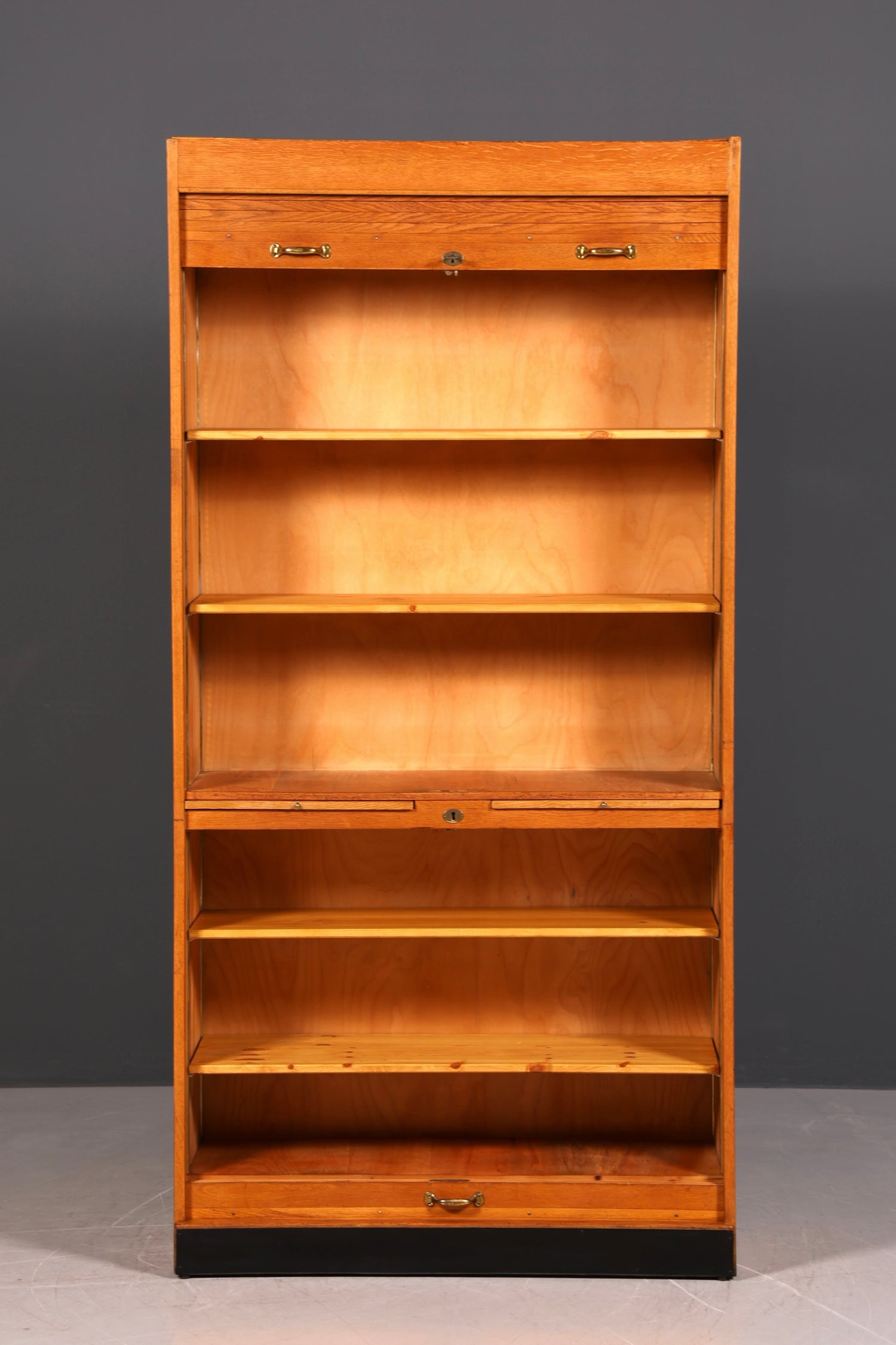 Schlichter Mid Century Rollladenschrank Bauhaus Apothekerschrank Art Deco Büro Aktenschrank
