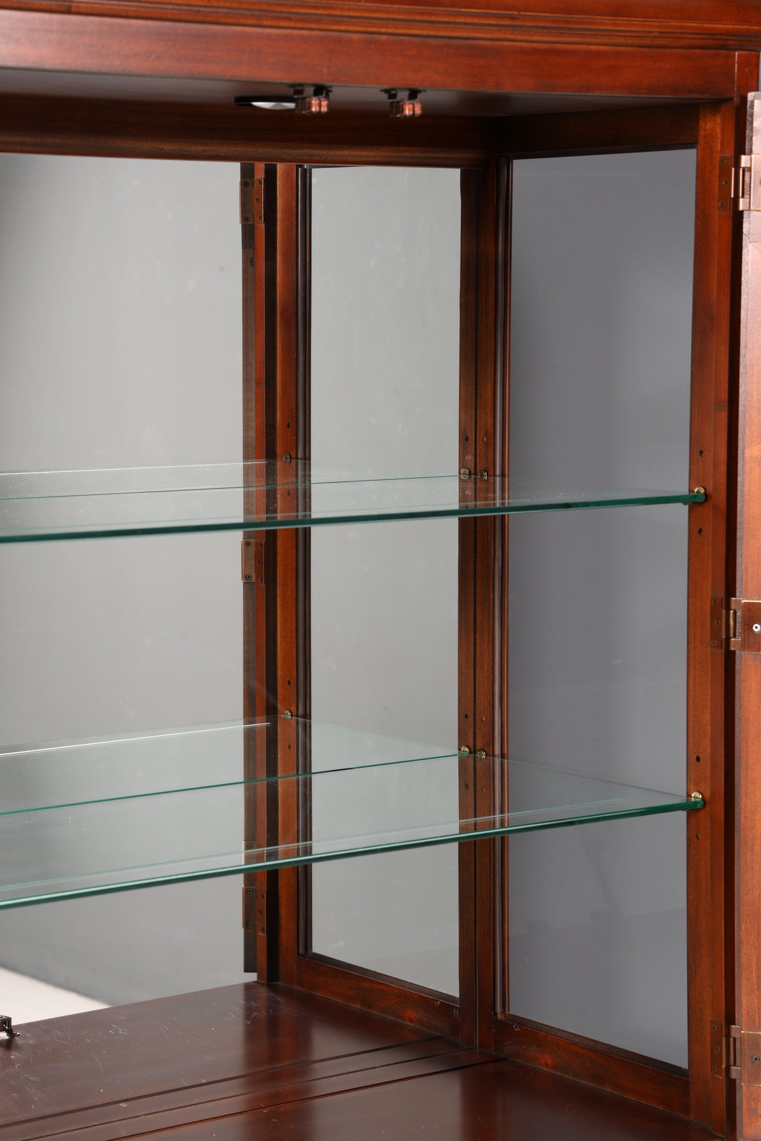 Noble Original Drexel Heritage Curio Cabinet Bookcase USA Cabinet Buffet Shelf Glass Display Cabinet