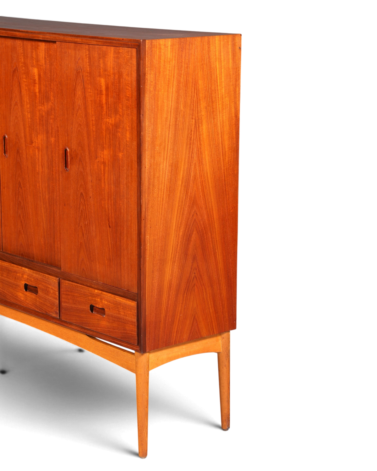 Hauptstadt Möblerei Mid Century Highboard aus Teakholz im skandinavischen Danish Design mit Schubladen
