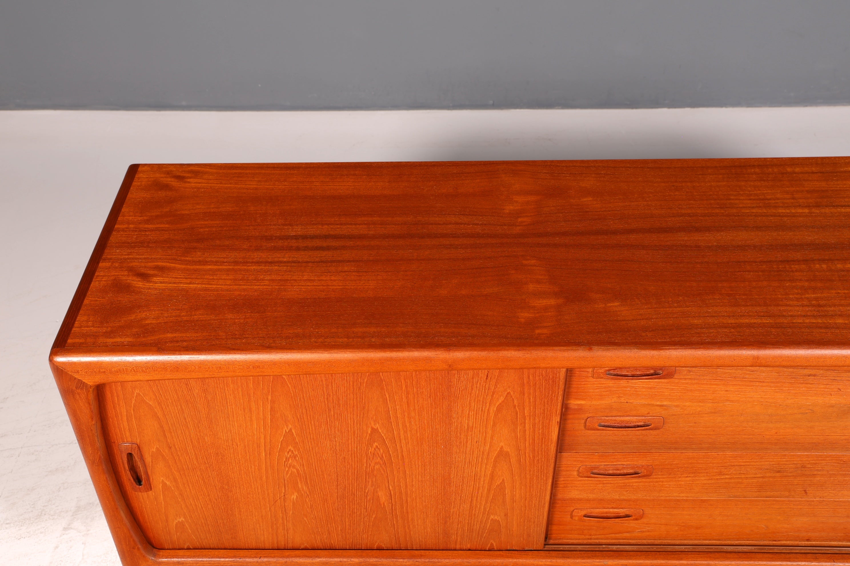 Beeindruckendes Original H.P. Hansen XXL Sideboard Teak Holz TV Kommode Lowboard Danish Design Vintage Schrank