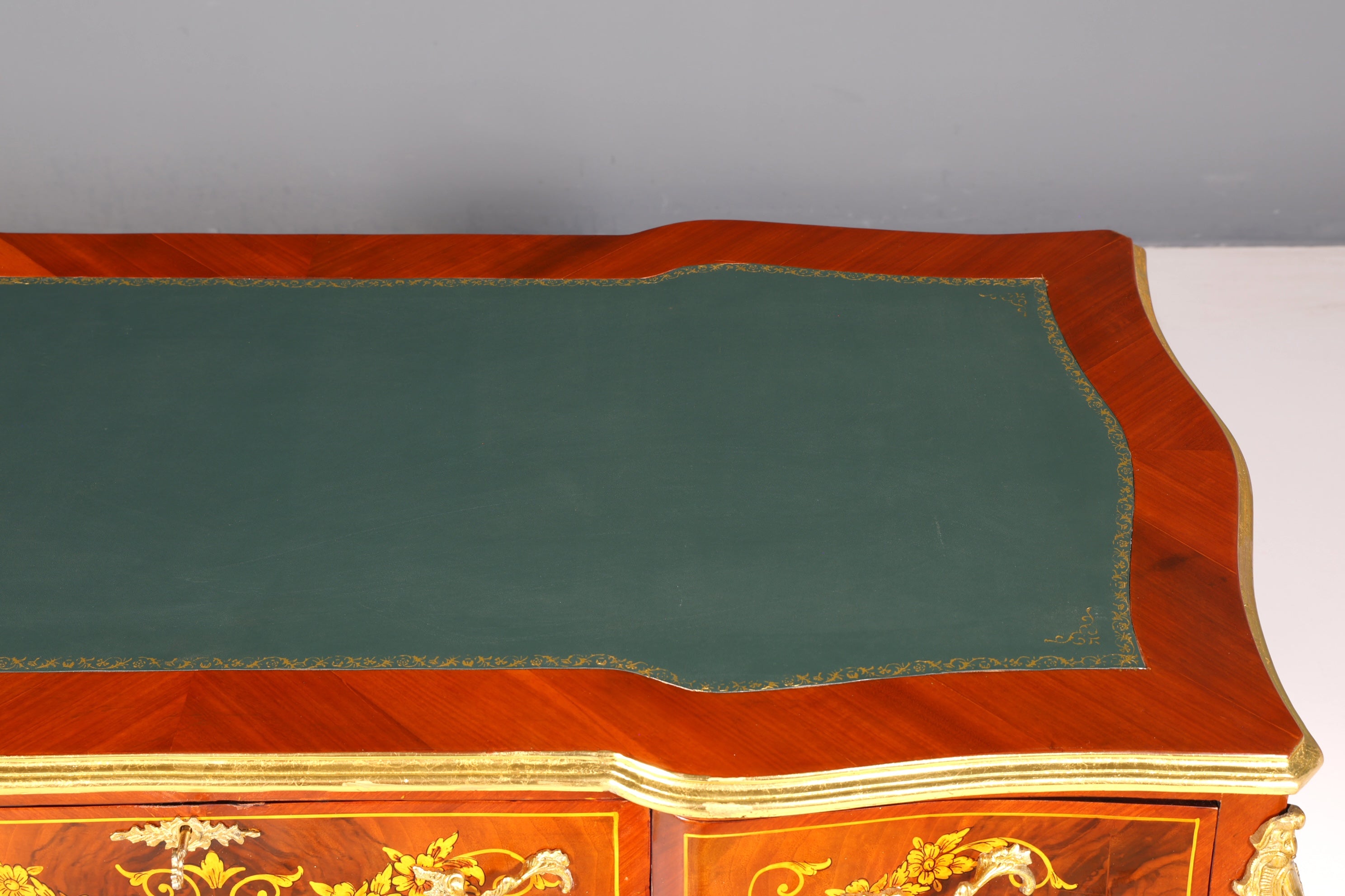 Prächtiger Louis XV Stil Schreibtisch French Desk Antik Stil Bürotisch Echt Holz Messing