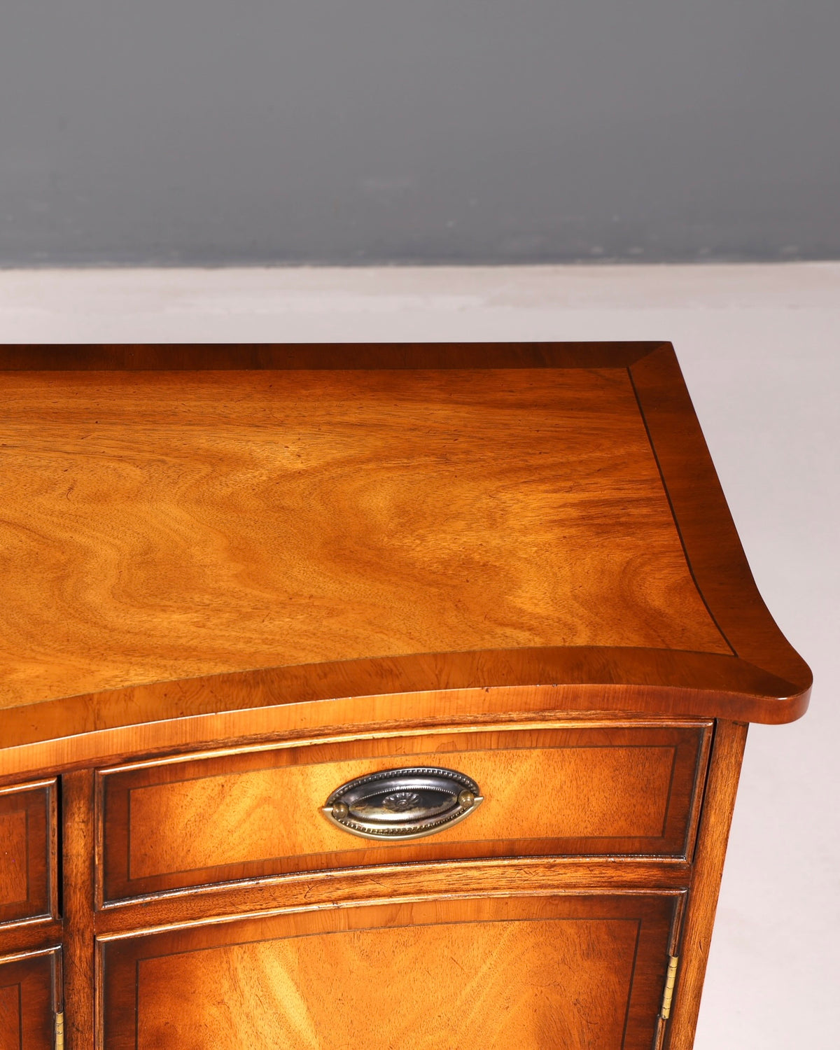 Wunderschönes Bevan Funnell Englisches Sideboard Reprodux Buffetschrank Kommode Anrichte