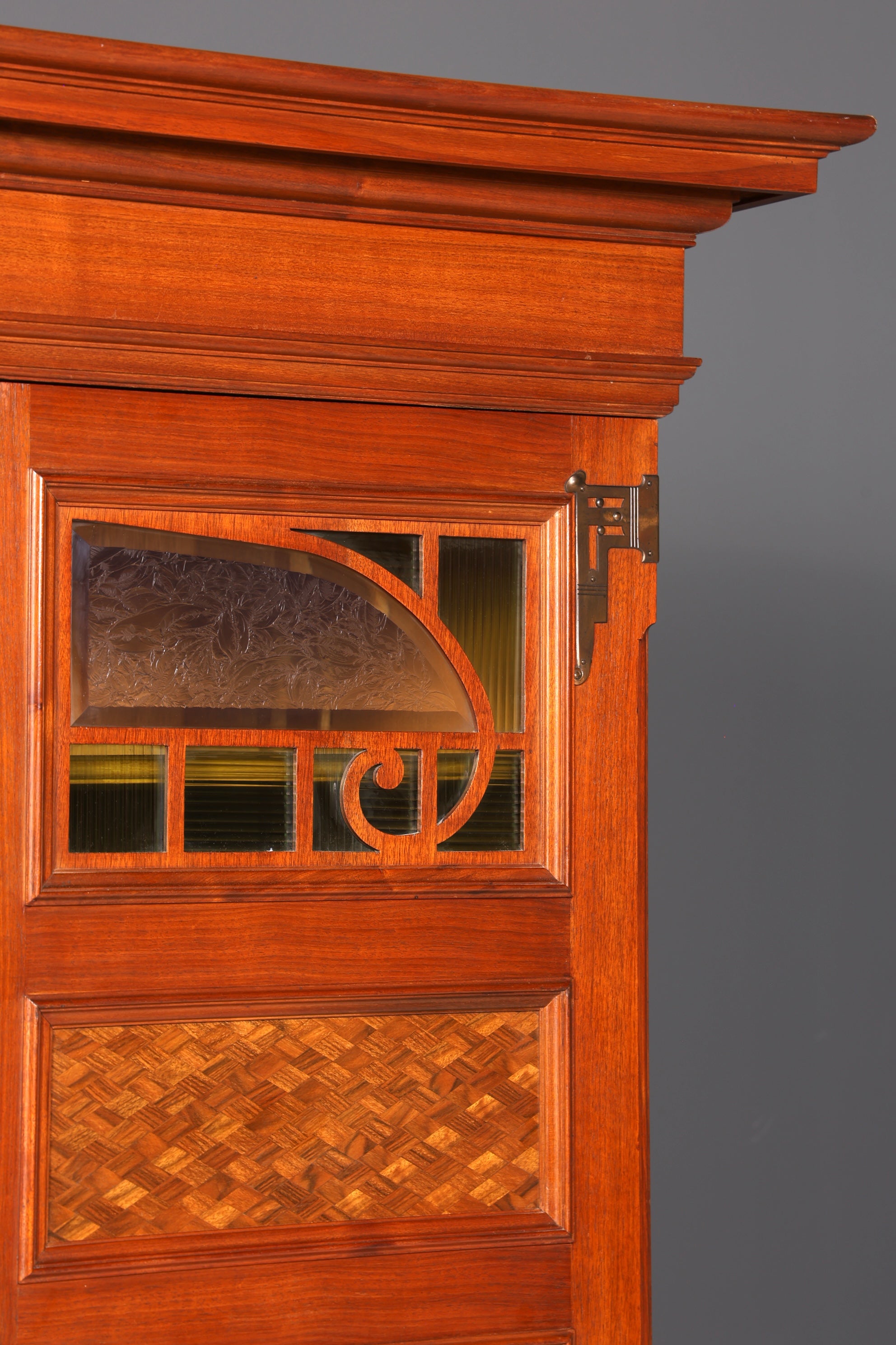 Edler Jugendstil Schrank Kleiderschrank Antik Eiche Wäscheschrank Dielenschrank