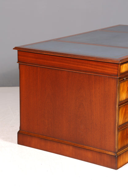 Wunderschöner Original Heldense Schreibtisch Mahagoni Echt Lederauflage Englisch Antik Stil Chefschreibtisch Partner Desk Bürotisch mit Besprechungsansatz