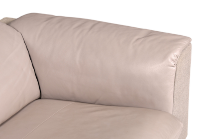 Hauptstadt Möblerei Ligne Roset tasarım gri deri ve kumaş koltuk detayı