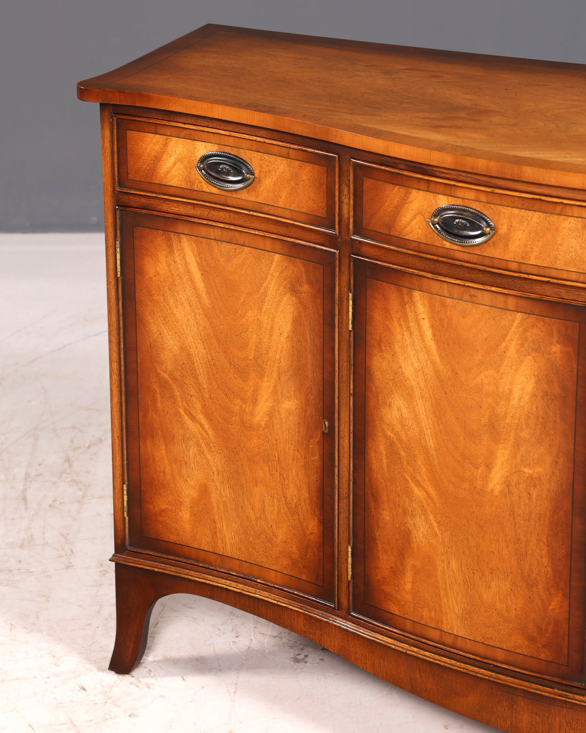 Wunderschönes Bevan Funnell Englisches Sideboard Reprodux Buffetschrank Kommode Anrichte